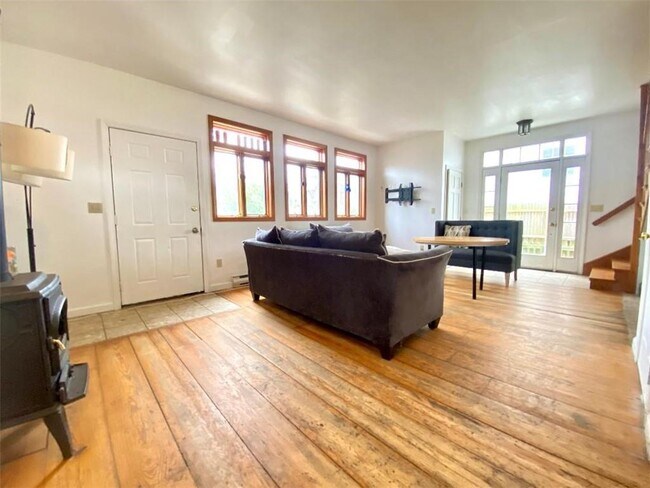 Photo - 32 McAllister St