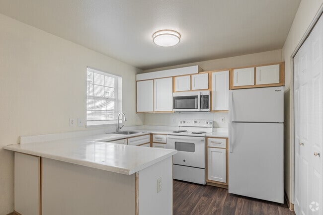 3 habitaciones, 2 baños - 1100 pies cuadrados - Cocina - Bristol Woods