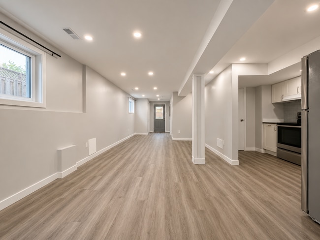 Building Photo - 203 Commercial St Unit Lower