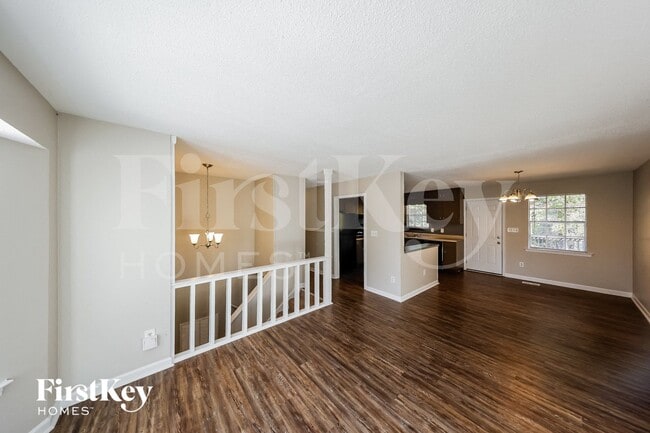 Photo - 634 14th Ave NW