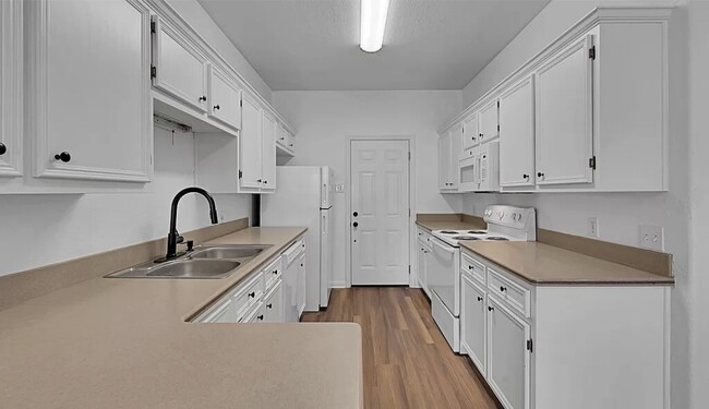 Photo - 1612 James Ave