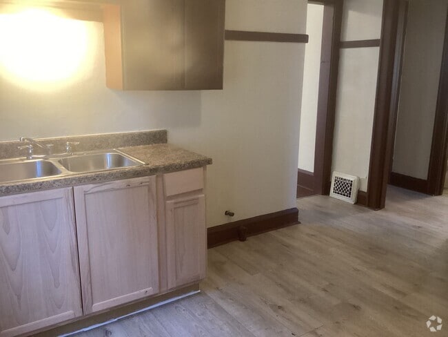Building Photo - 3730-3732 W Roberts St Unit 3730 (Lower) Rental