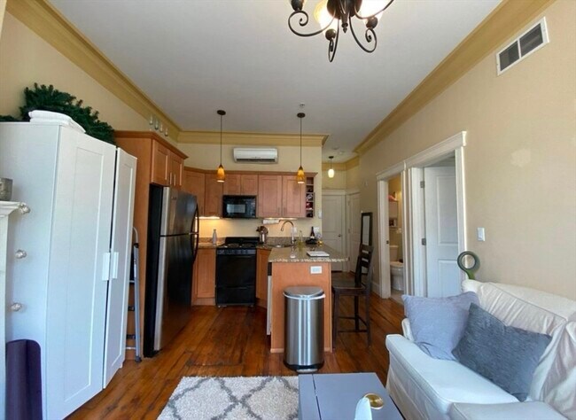 Photo - 263 Newbury St Unit 3