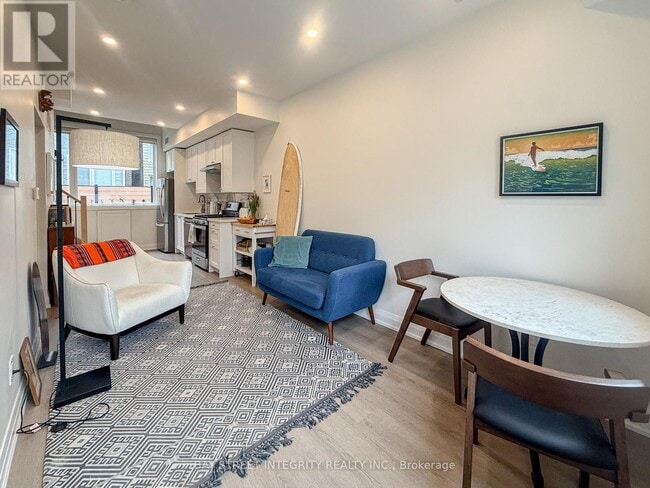Photo - 598 Crawford St