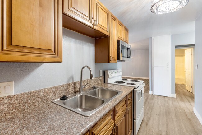 Photo - 1539 Pumalo St E