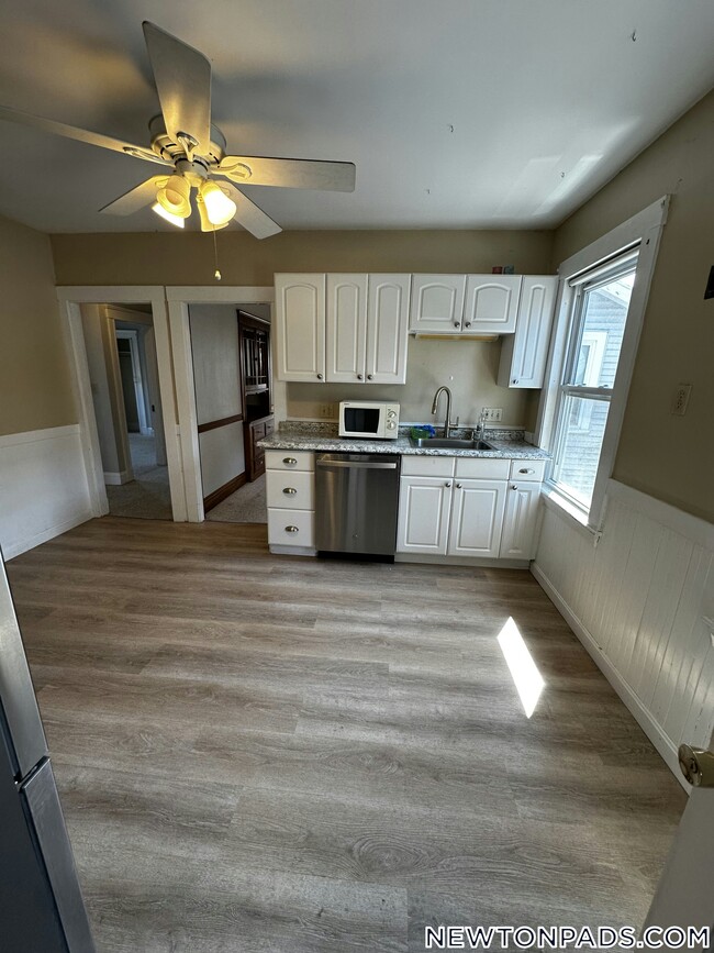 Building Photo - 173 Warren St