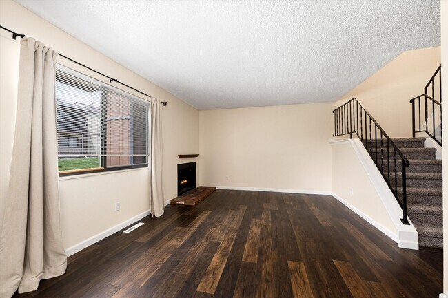 Photo - 2 bedroom 3 bath Updated townhome in Lakewood!