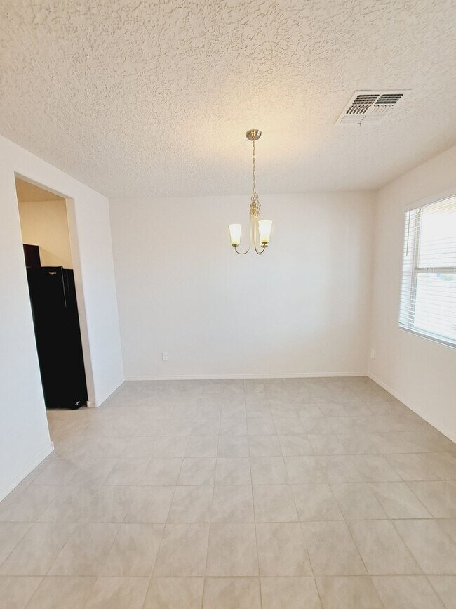 3 bed 2 bath home in Huning Ranch! - 3 bed 2 bath home in Huning Ranch!