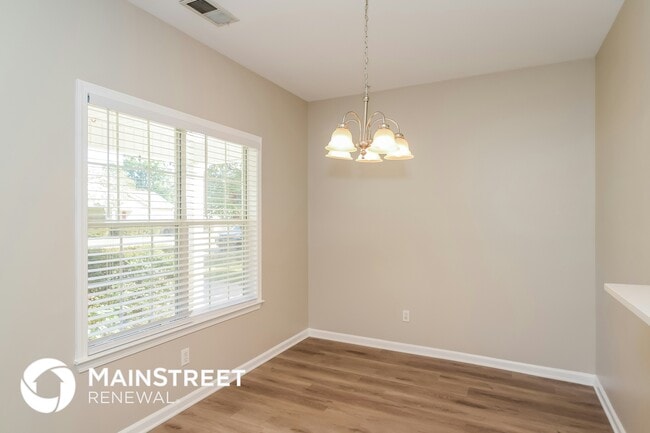 Photo - 105 King Valley St