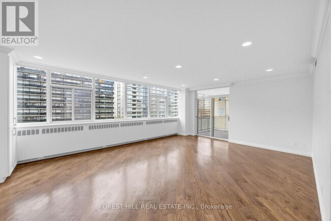 Photo - 561 Avenue Rd