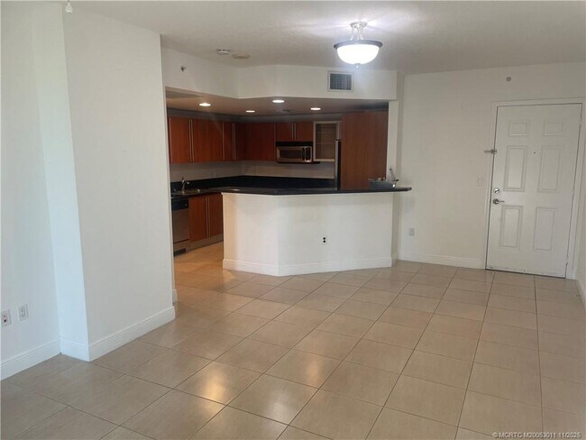 Photo - 610 Clematis St Unidad 638