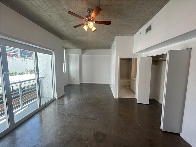 Photo - 133 NE 2nd Ave Unidad 510