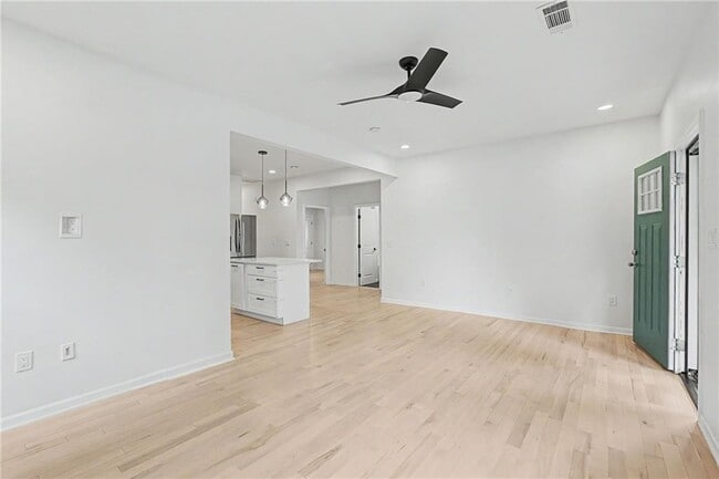 Photo - 827 Elbert St SW