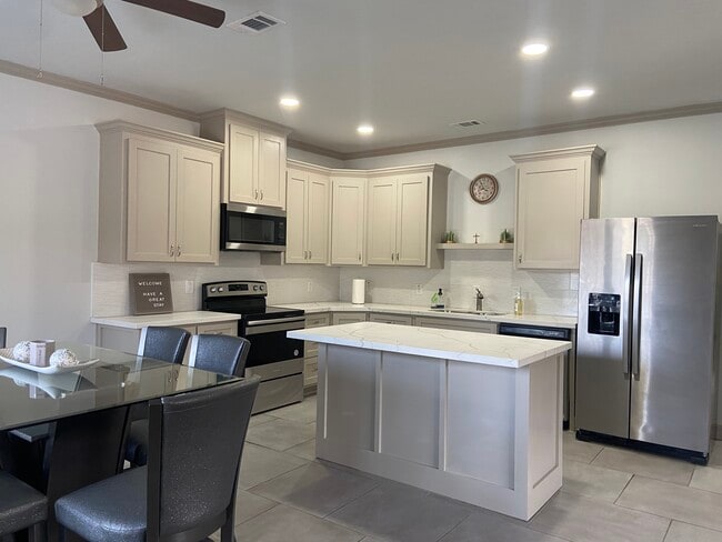 Cocina y comedor - 2925 Pecos St