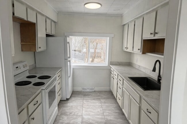 Photo - 716 W Bell Ave Unidad B