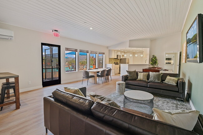 Photo - Bernardo Crest