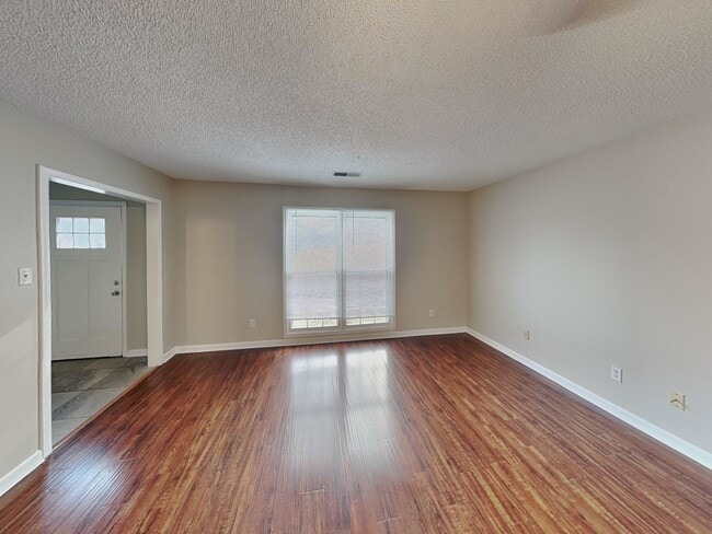 Photo - 1017 Hawkview Dr