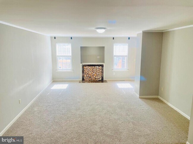 Photo - 711 Yorktown Blvd