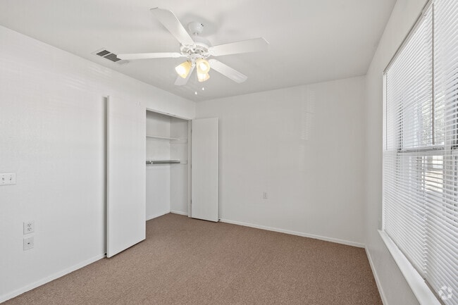 2HAB, 2BA - 904 ft² - 2do dormitorio - TownePark Fredericksburg