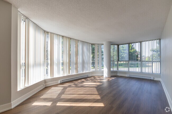 2BR, 1BA - Living Room - Parkway Village