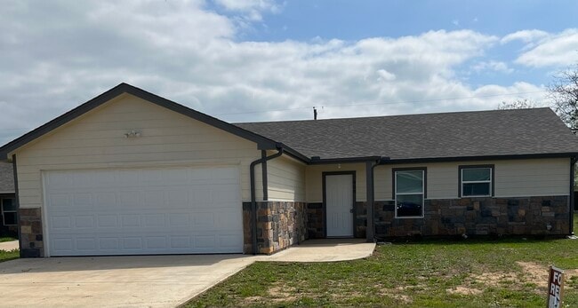 Photo - 428 S Cleburne Whitney Rd House