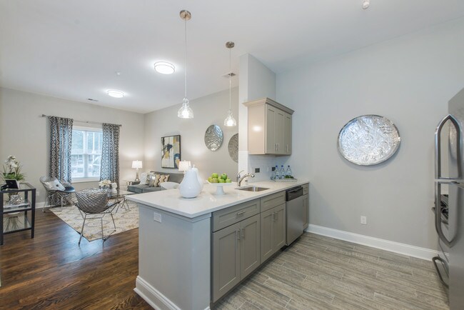 Photo - 742 Park Avenue West