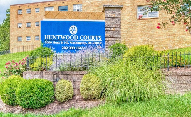 Building Photo - Huntwood Courts Rental