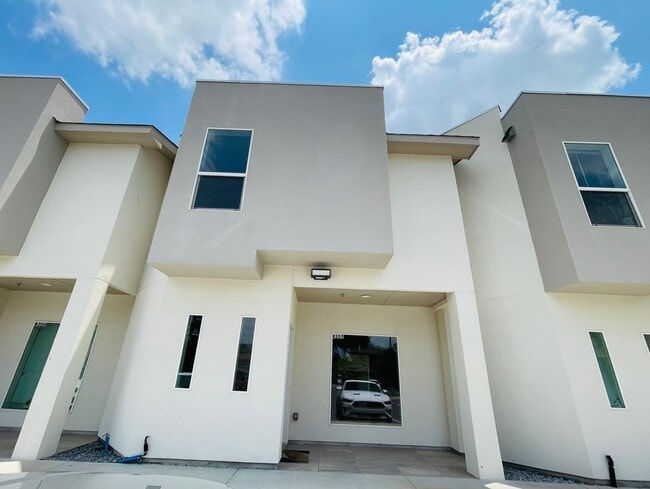 Building Photo - 504 Gale Ct Unit B205