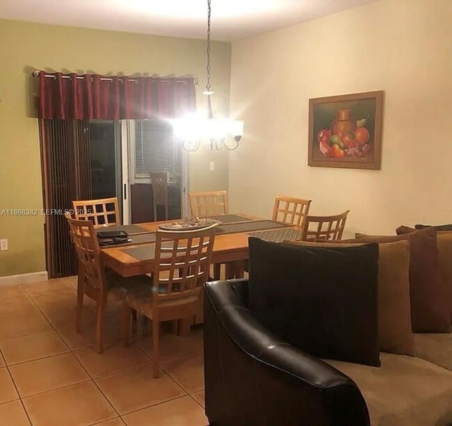 Photo - 4143 NE 9th St