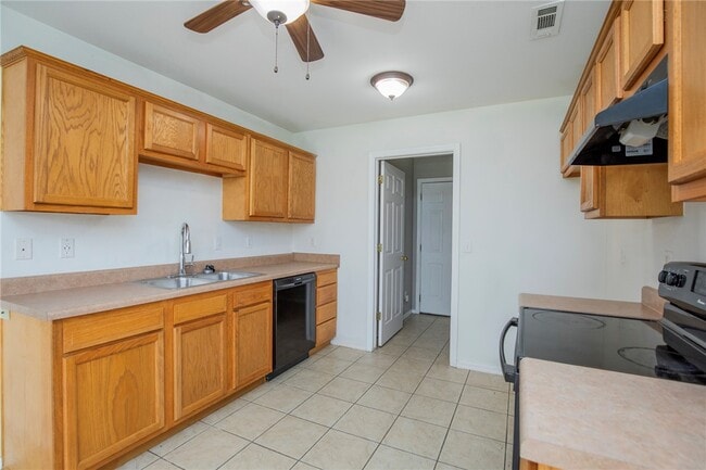 Photo - 902 SW Sandrock Rd