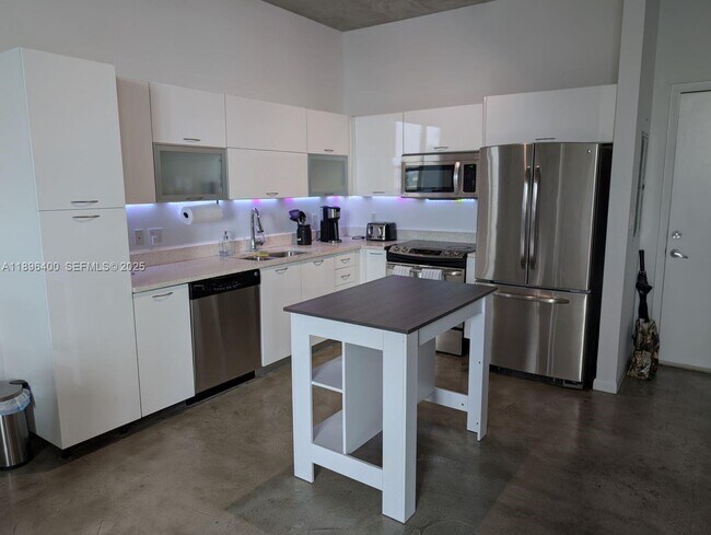 Photo - 234 NE 3rd St Unidad 1204