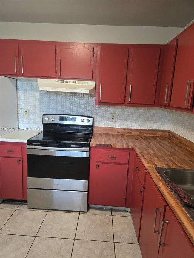 Building Photo - 314 S J St Unit 6