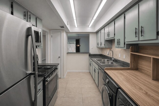 Photo - 7827 Leonora St