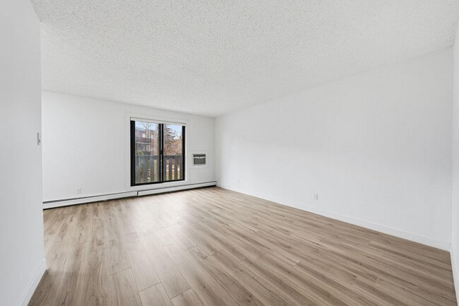 Photo - Lakewood Manor