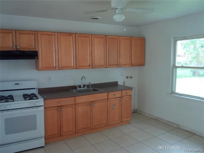 Photo - 26751 Belanger St