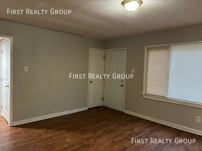 Photo - 364 Sheridan Ave