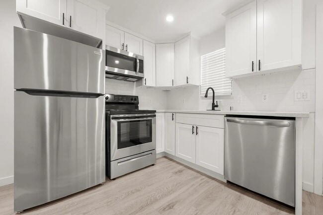 Building Photo - 858 W El Repetto Dr Rental