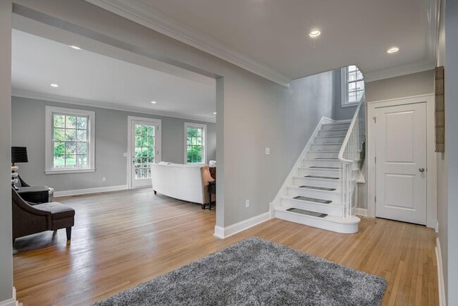 Photo - 2056 Summit Ave