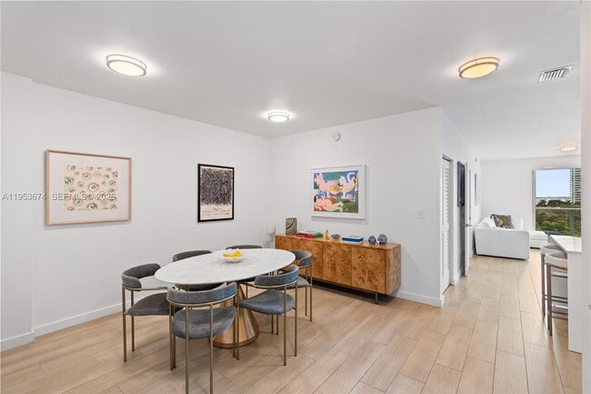 Photo - 1600 SW 1st Ave Unidad 807