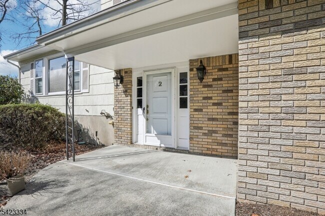 Photo - 2 Eisenhower Rd