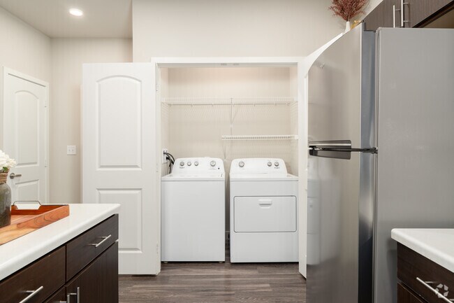 2 habitaciones, 2 baños - 1071 pies cuadrados - Lavandería - Aventura at Wentzville