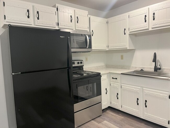 Photo - 8 W 10th St Unit APT C