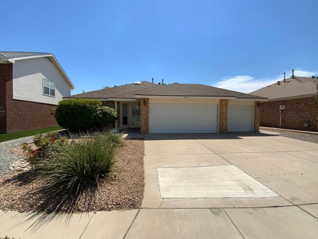 Building Photo - 3 Bedroom Single Story home Near Paseo Del...