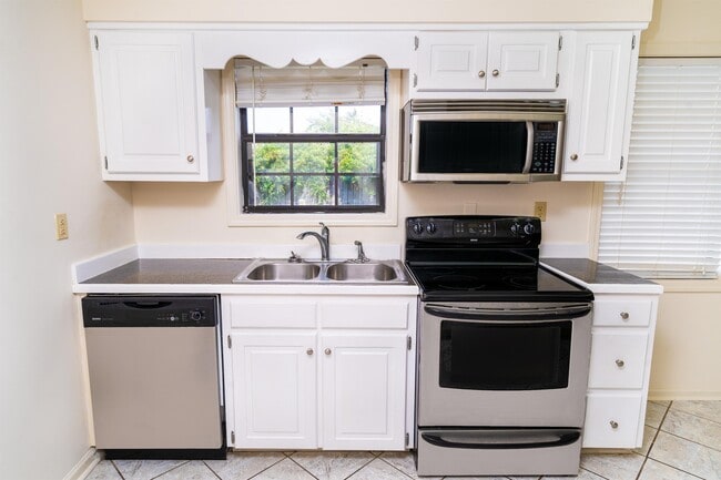 Photo - 1810 Stafford Cove