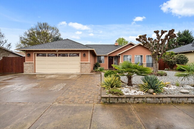 Photo - 2360 Temple Dr