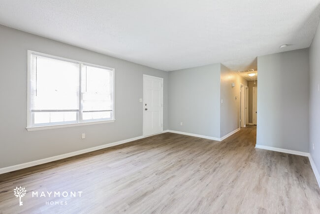 Photo - 105 Lasalle Pl