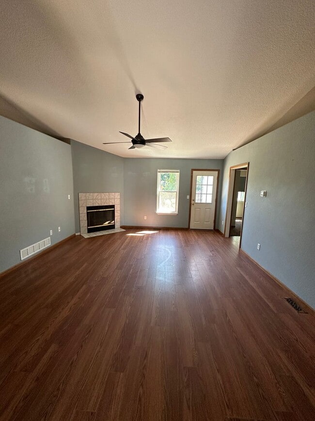 Photo - Spacious 5 Bedroom 3 Bath Home
