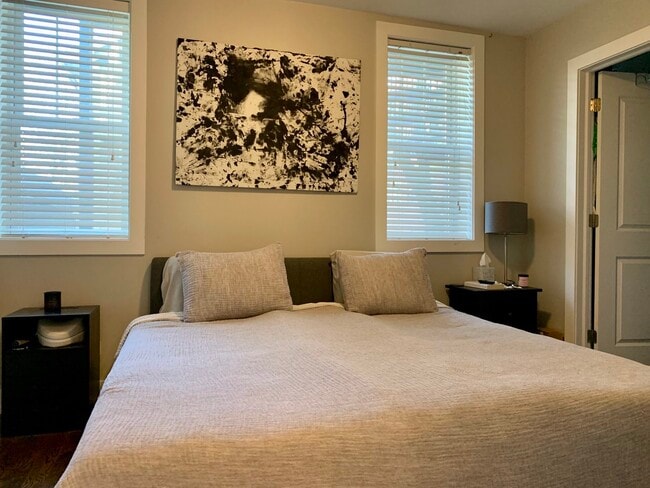 Photo - 2658 W Homer St