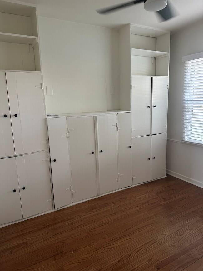 Photo - 229 N Griffith Park Dr