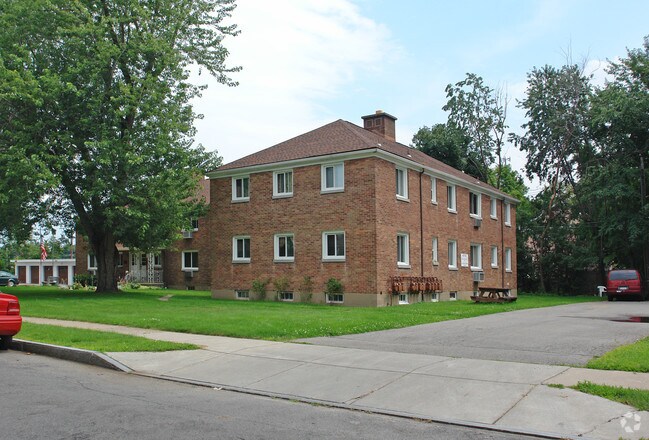 Photo - Maplehurst Apartments
